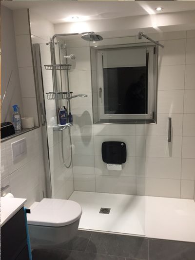 Dasselbe Bad nach der Sanierung durch Hausmann